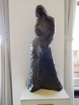 後藤順氏作　婦人像