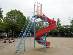 常光公園すべり台