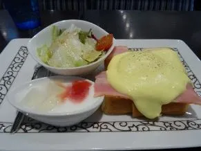 元町珈琲 一宮緑の離れ　エッグベネディクト写真