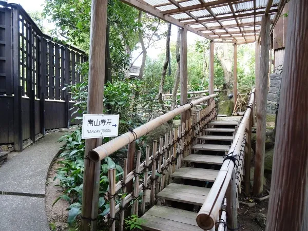 昭和美術館南山寿荘への通路