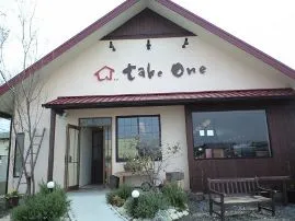 赤い屋根のカフェ take one 