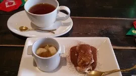 赤い屋根のカフェ take one 